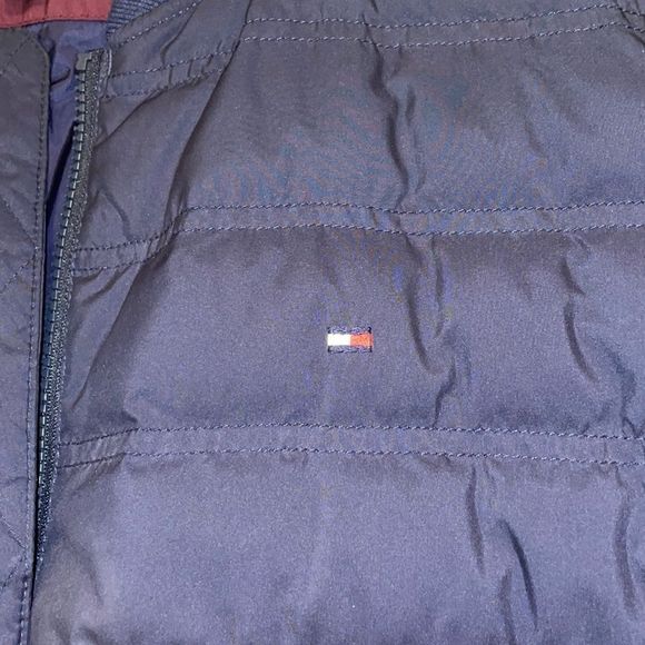 Used in great condition Tommy Hilfiger Men’s bomber in Dark Navy - Picture 2 of 5